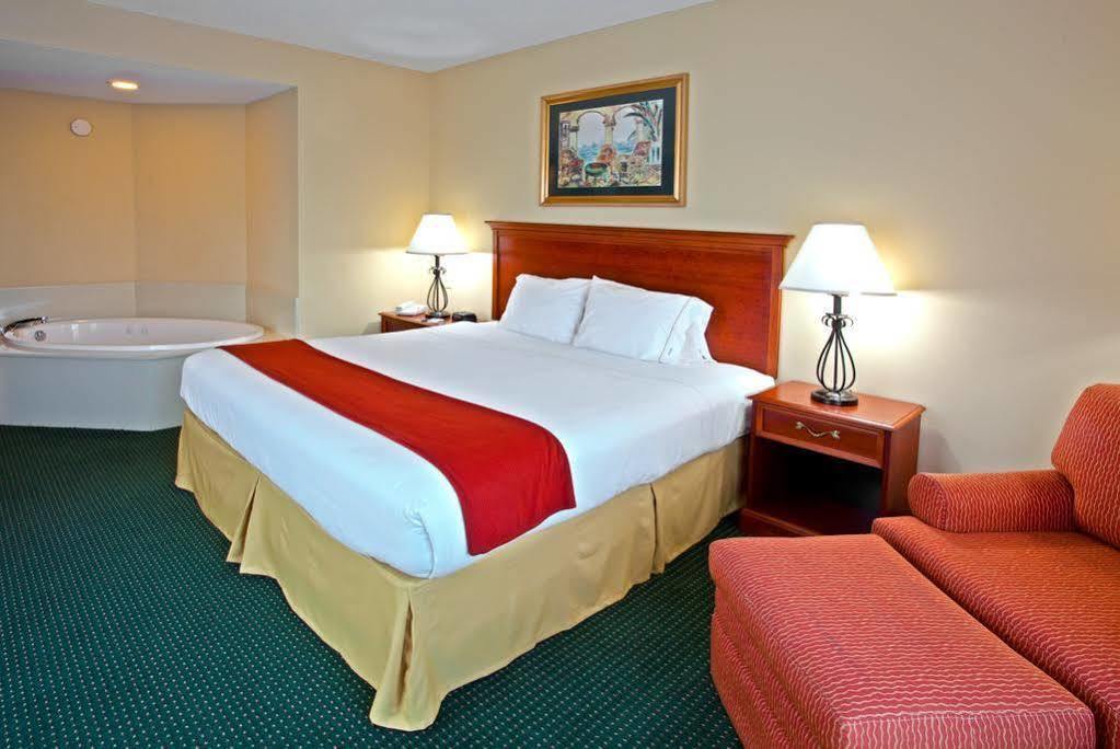 Holiday Inn Express Hotel & Suites Brooksville West, An Ihg Hotel Rom bilde